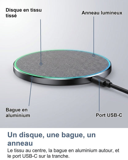 Un disco, una ghiera, un anello: il tessuto al centro, la ghiera in alluminio attorno e la porta USB-C sul bordo