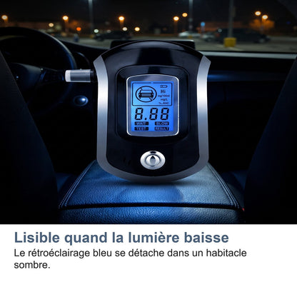 Schermo retroilluminato blu leggibile in un abitacolo buio
