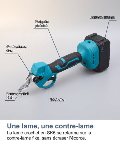 Le forbici elettriche viste di tre quarti, lama aperta