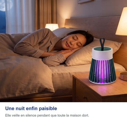 Una notte finalmente tranquilla con la lampada antizanzare sul comodino