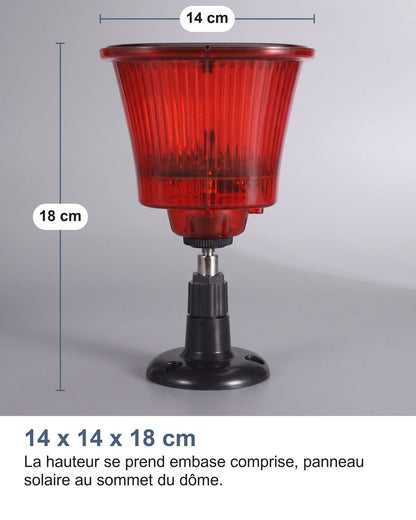 14 x 14 x 18 cm: l'altezza si misura base compresa, pannello solare in cima alla cupola