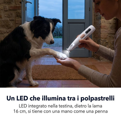 Il LED della tosatrice illumina l'incavo tra i polpastrelli