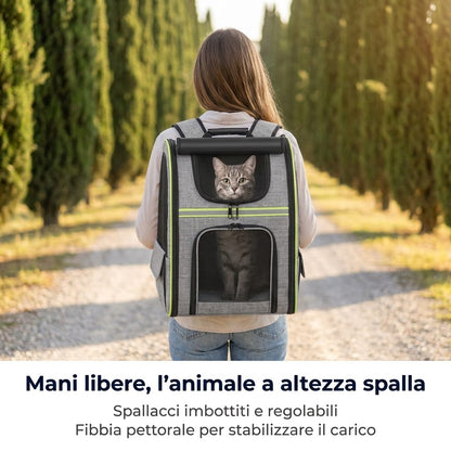 Lo zaino trasportino gatto portato sulle spalle