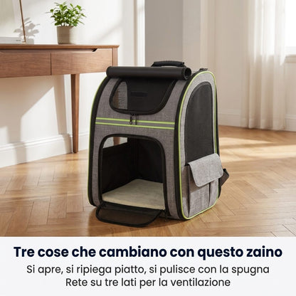 Lo zaino trasportino gatto appoggiato in un ingresso